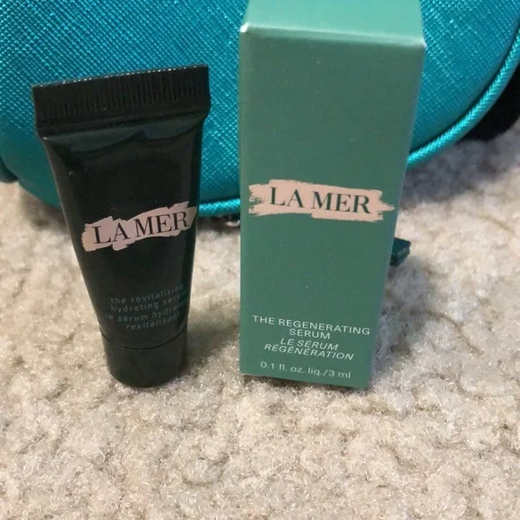 La Mer Skincare Serum with Turquoise Bag - Picture 3 of 4